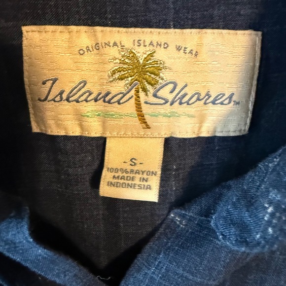 Island Shores Mens Short Sleeve Button Up Shirt Blue Hawaiian Car Print Size S - Picture 3 of 5